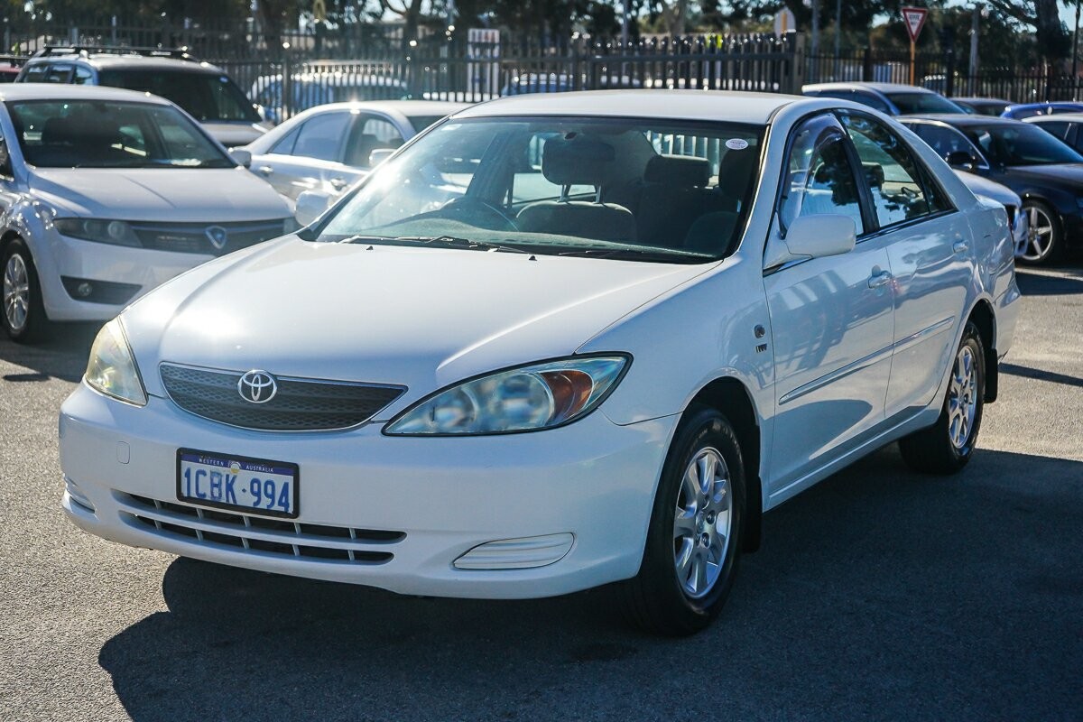 Toyota Camry image 4