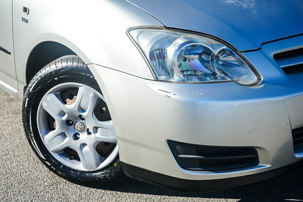 Toyota Corolla image 2