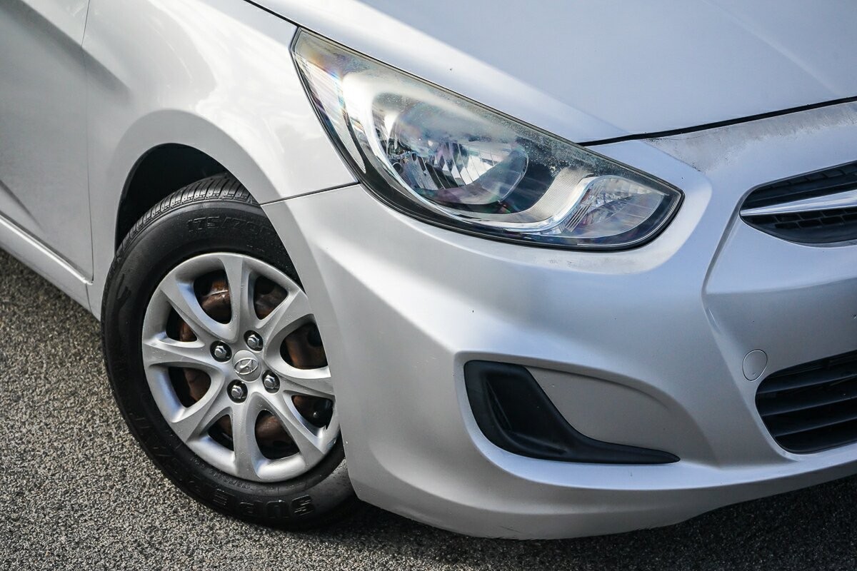 Hyundai Accent image 2