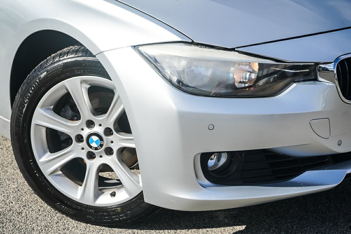 BMW 3 Series image 2