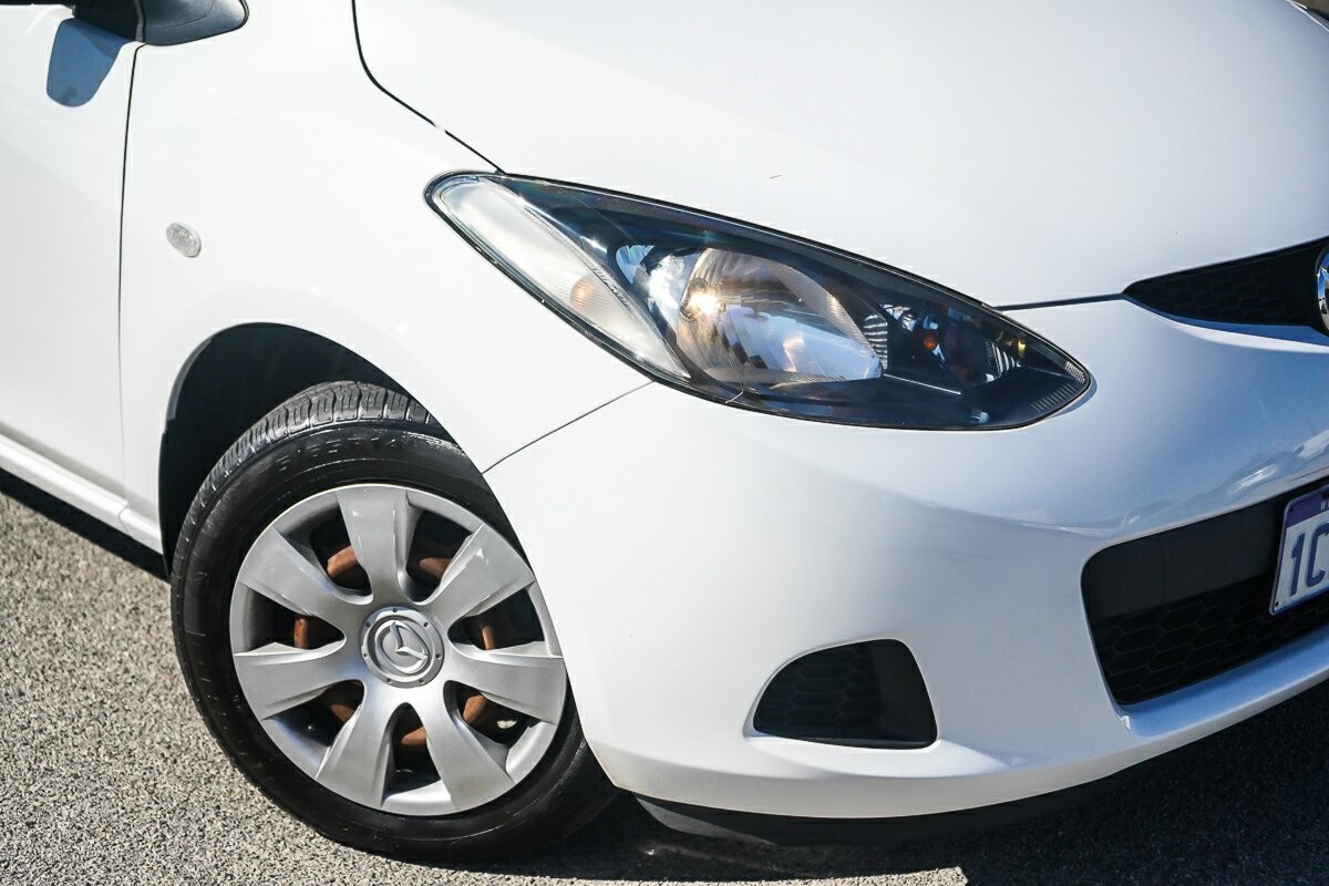 Mazda 2 image 2