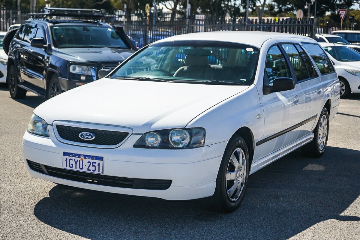 Ford Falcon image 4