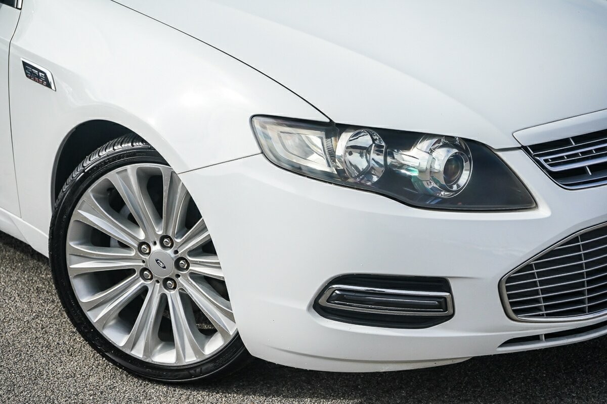 Ford Falcon image 2