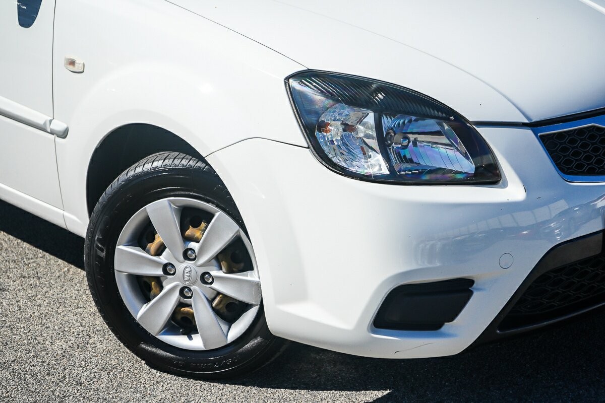 Kia Rio image 2