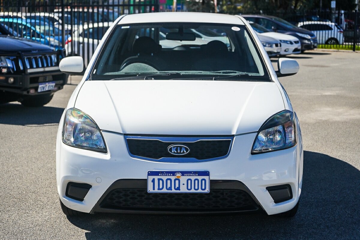 Kia Rio image 3