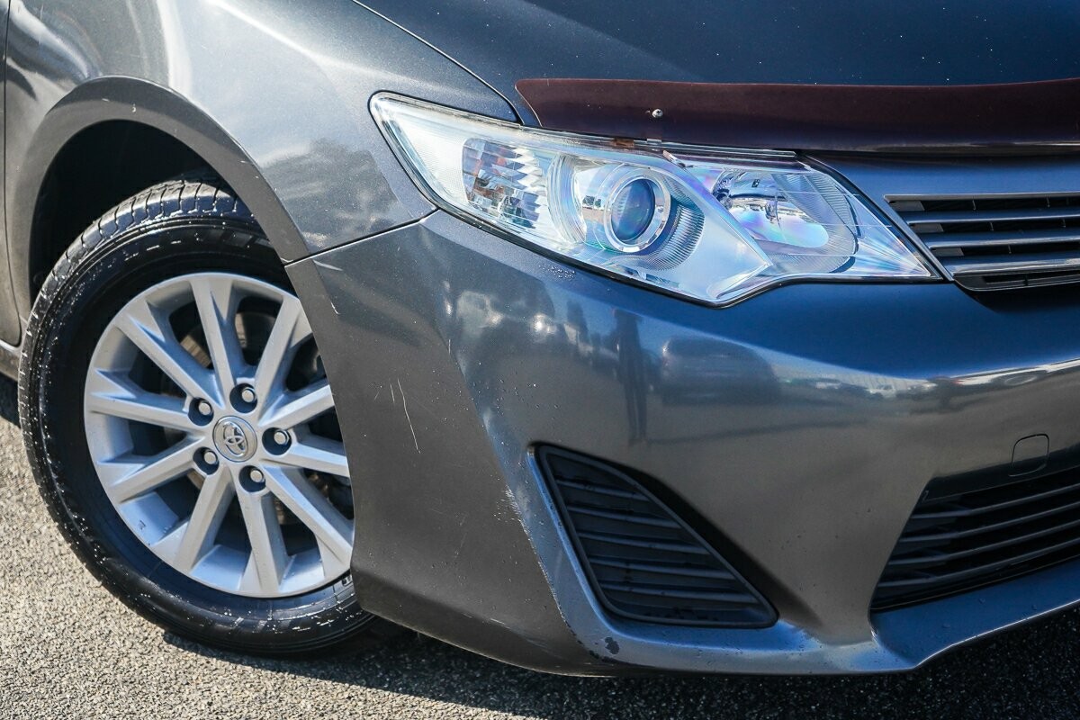 Toyota Camry image 2
