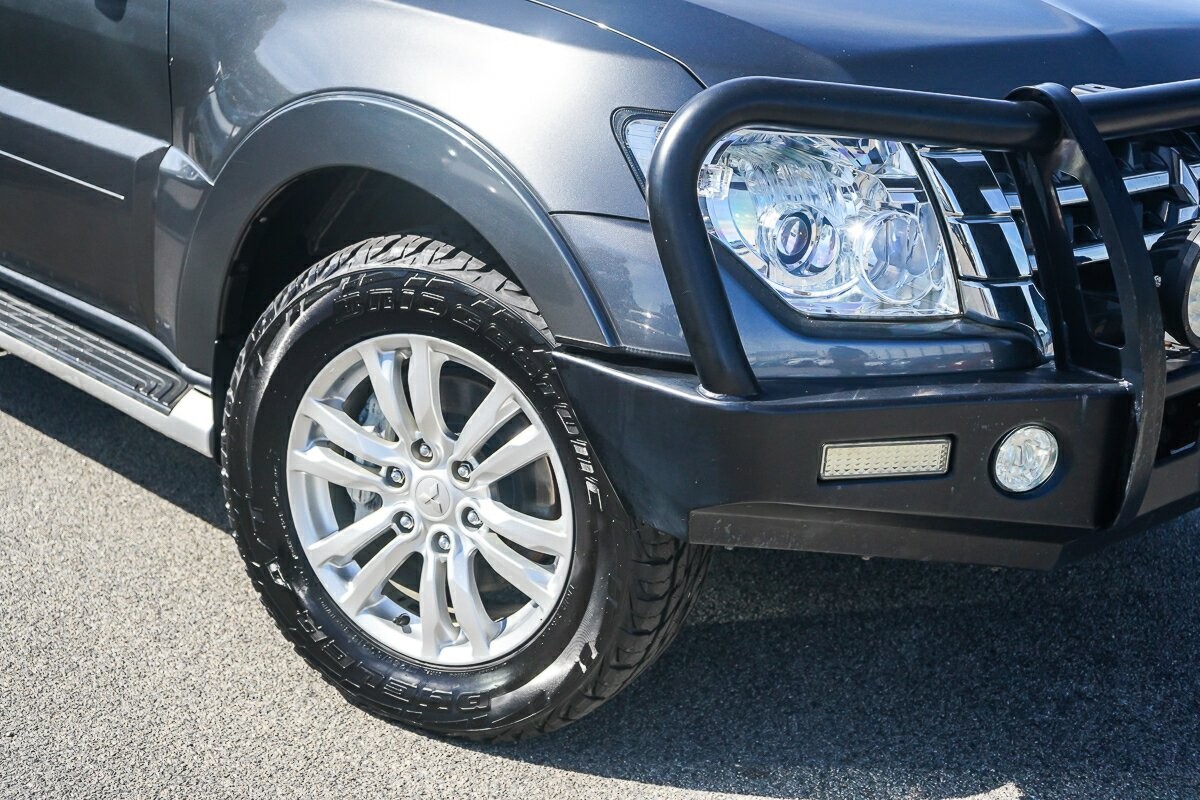 Mitsubishi Pajero image 2