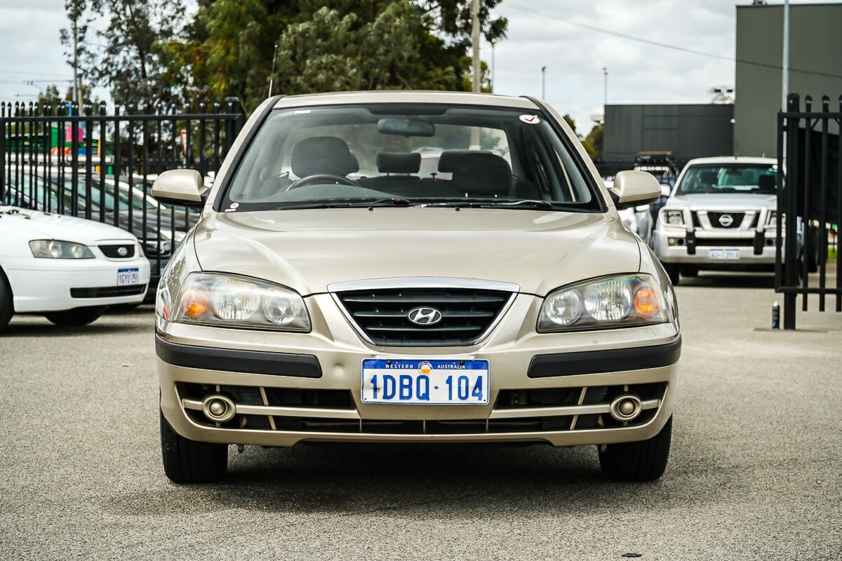 Hyundai Elantra image 2