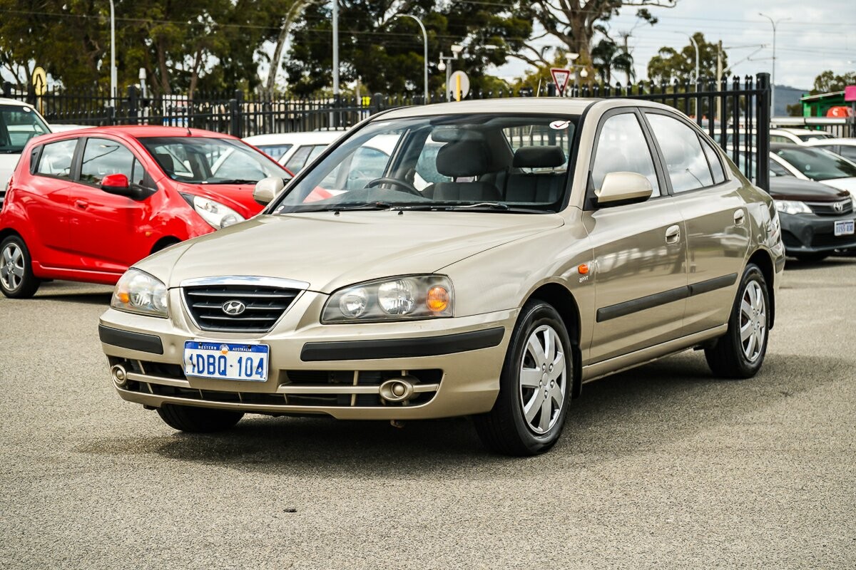 Hyundai Elantra image 3