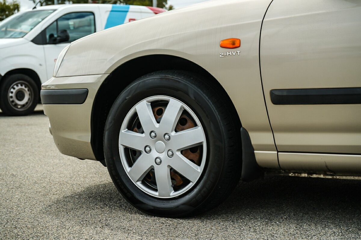 Hyundai Elantra image 4