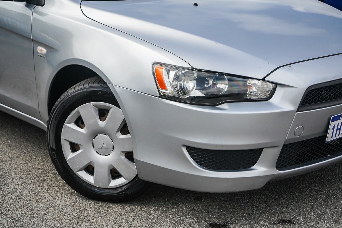 Mitsubishi Lancer image 2