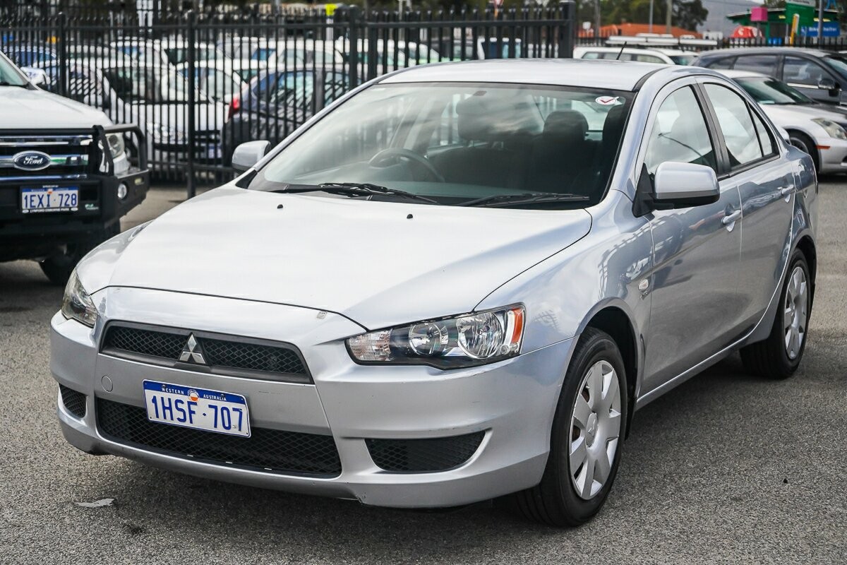 Mitsubishi Lancer image 4