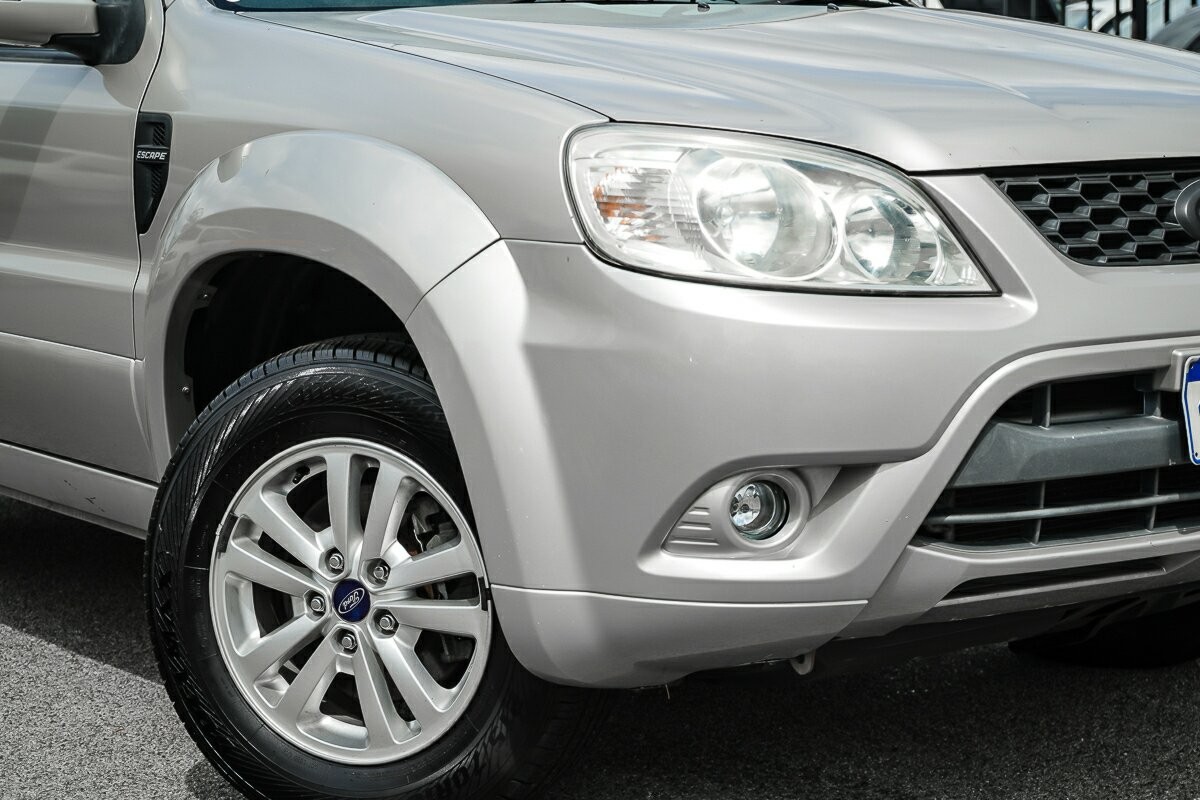 Ford Escape image 2