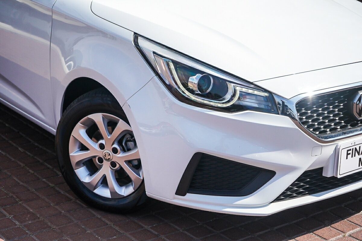 MG Mg3 image 2