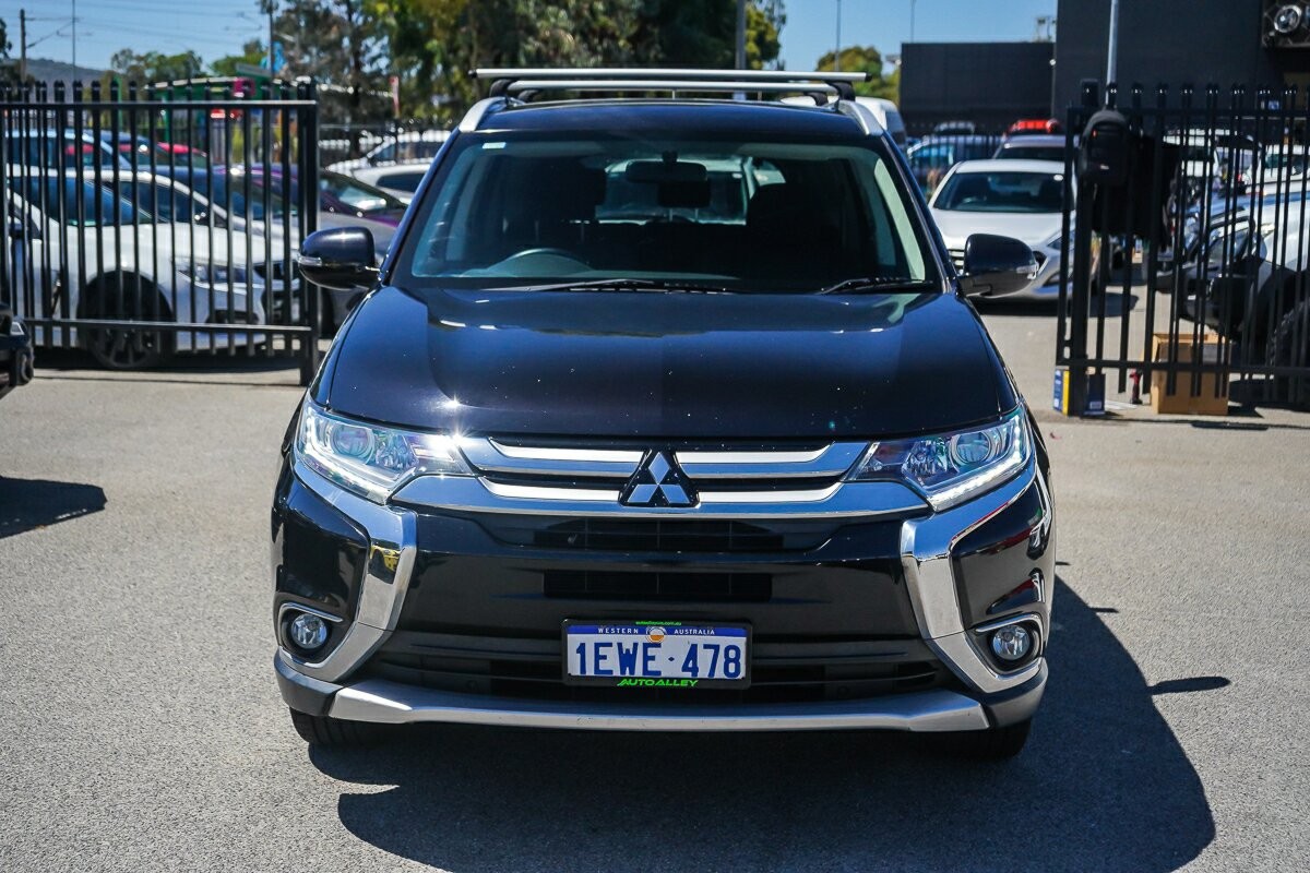 Mitsubishi Outlander image 3