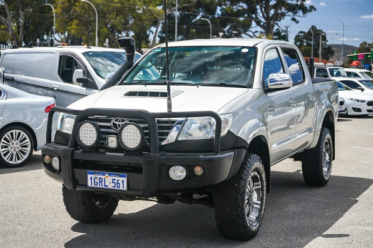 Toyota Hilux image 4