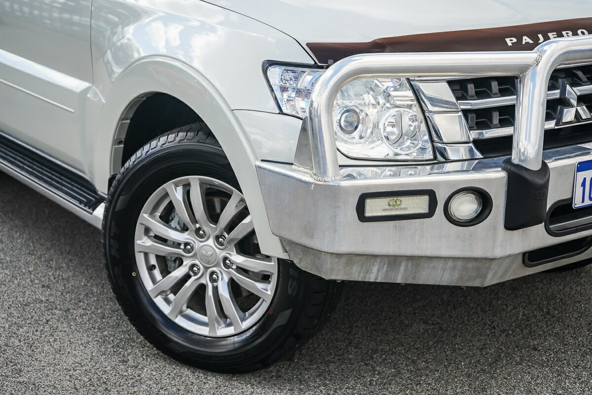 Mitsubishi Pajero image 2