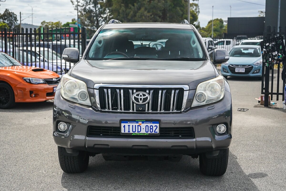 Toyota Landcruiser Prado image 3