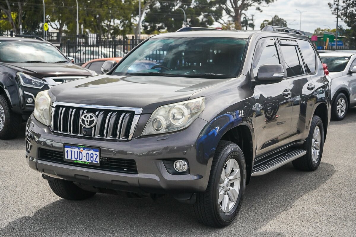 Toyota Landcruiser Prado image 4