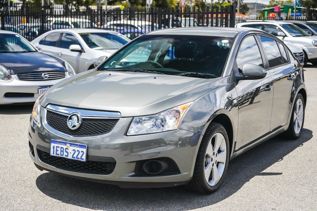 Holden Cruze image 4