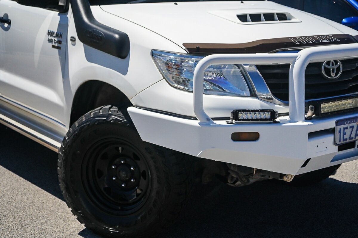 Toyota Hilux image 2