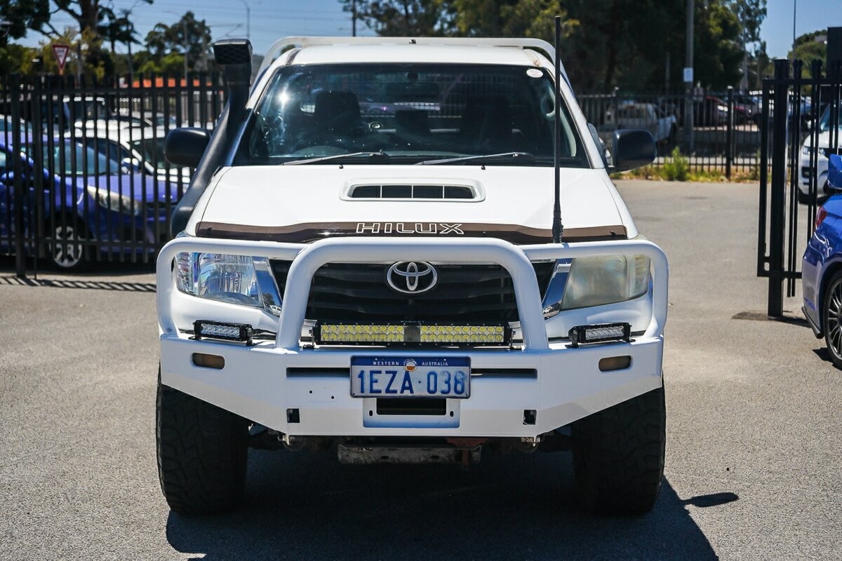 Toyota Hilux image 3