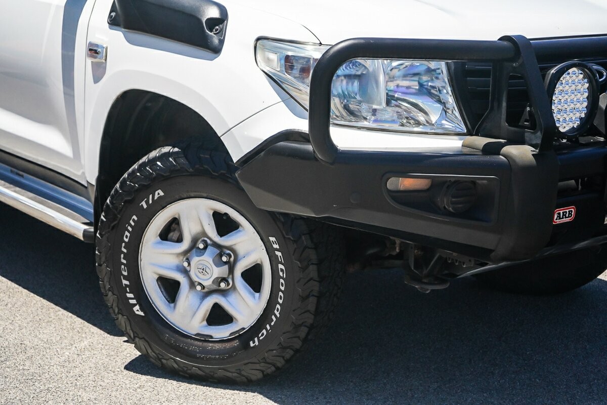 Toyota Landcruiser image 2