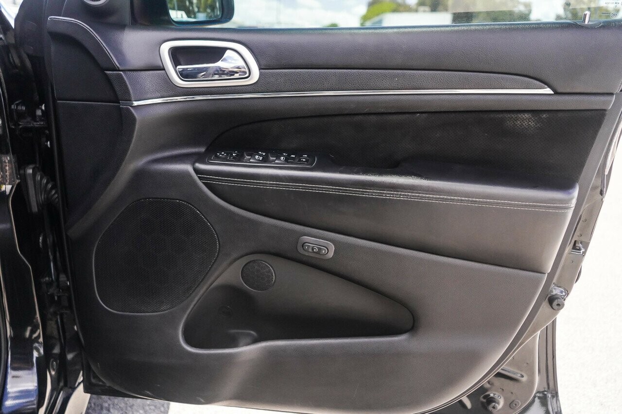 Jeep Grand Cherokee image 4