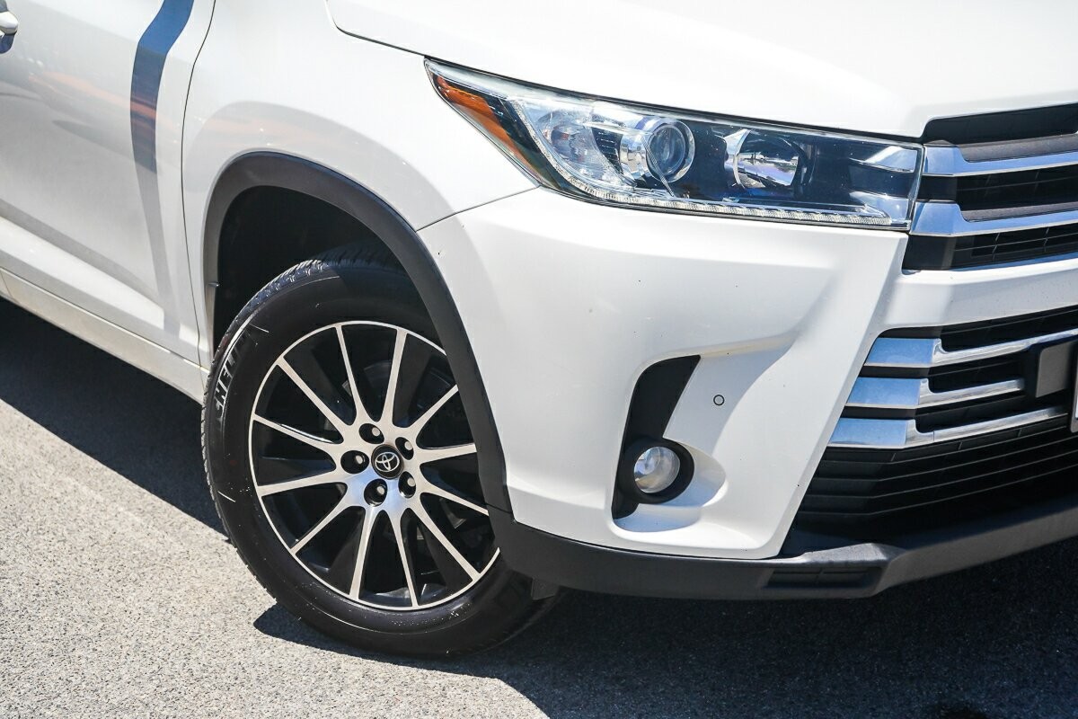 Toyota Kluger image 2