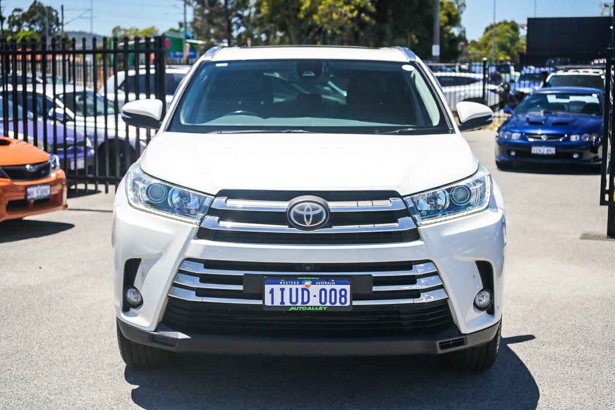 Toyota Kluger image 3