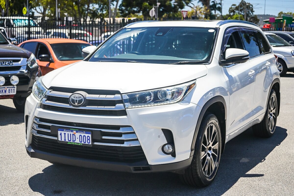 Toyota Kluger image 4