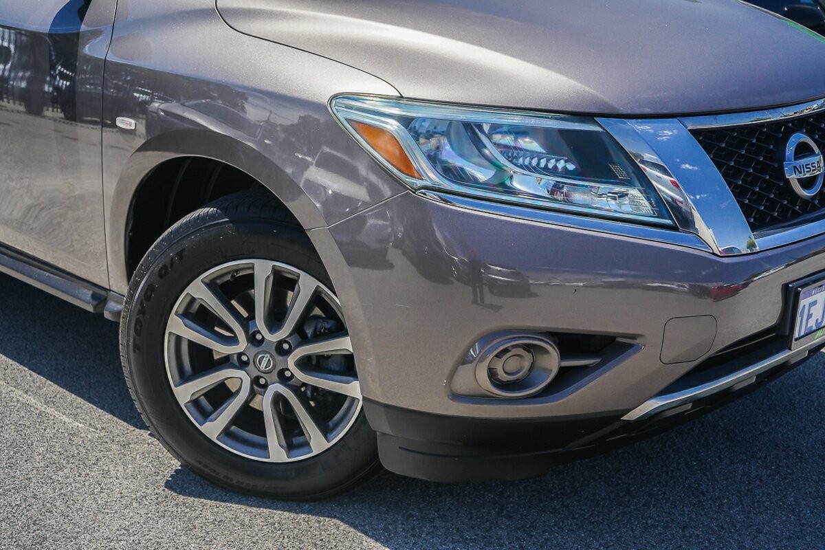 Nissan Pathfinder image 2