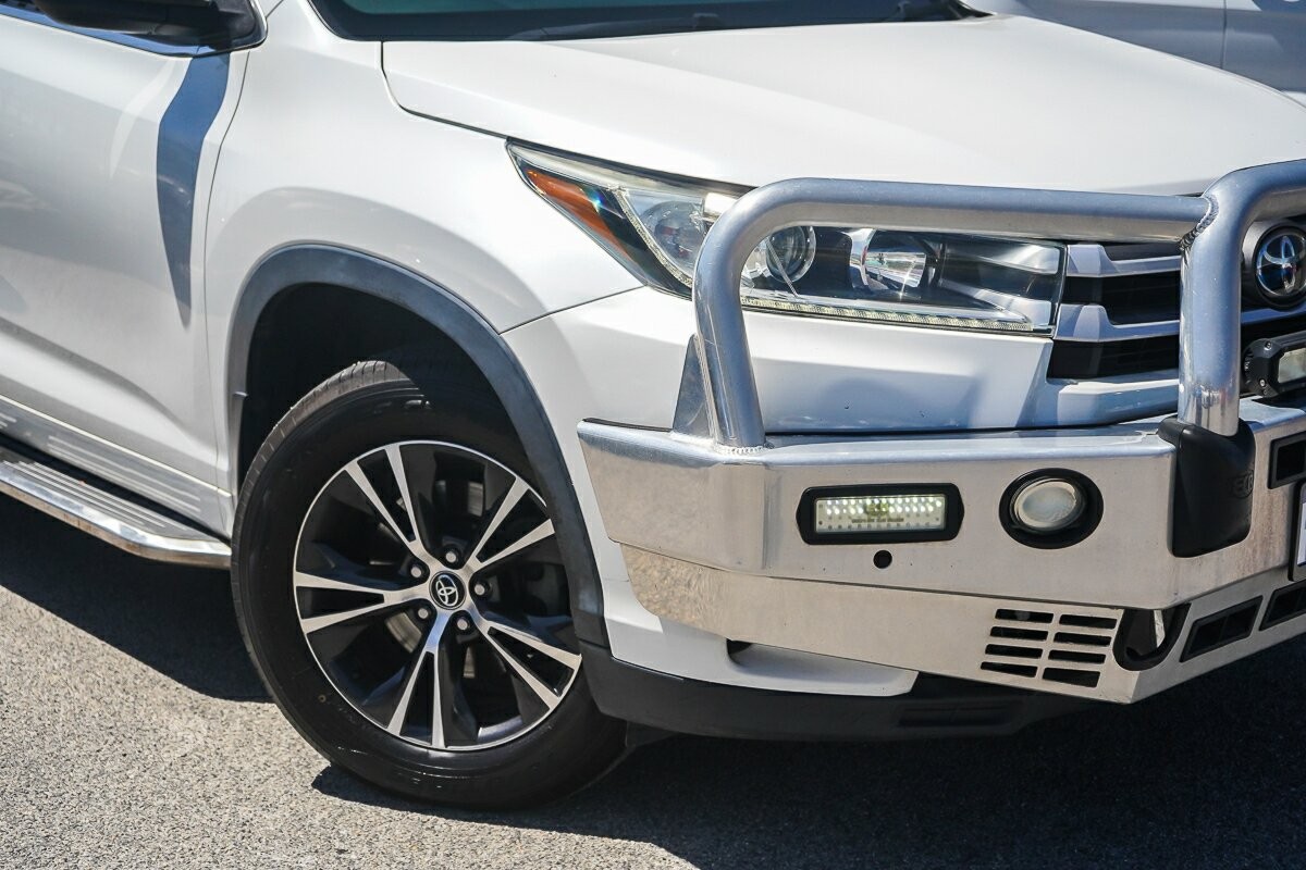 Toyota Kluger image 2