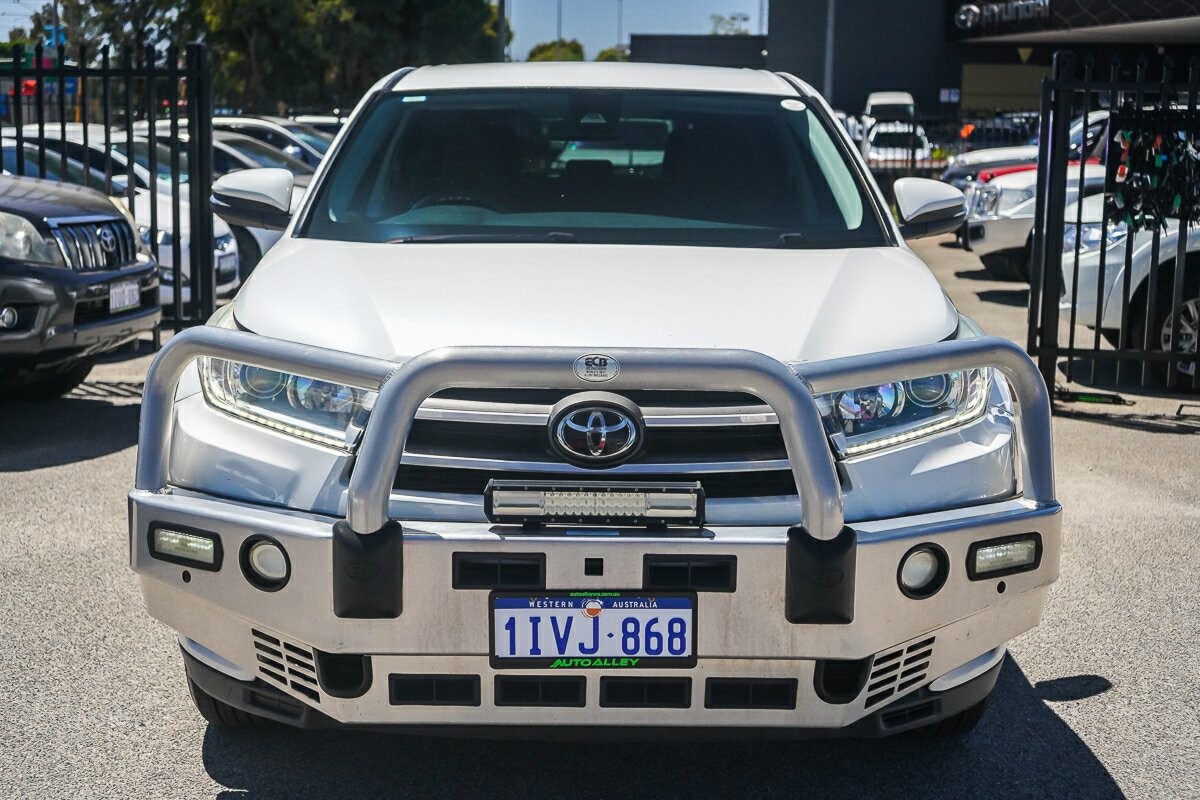 Toyota Kluger image 3