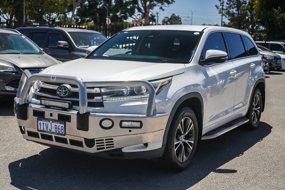 Toyota Kluger image 4