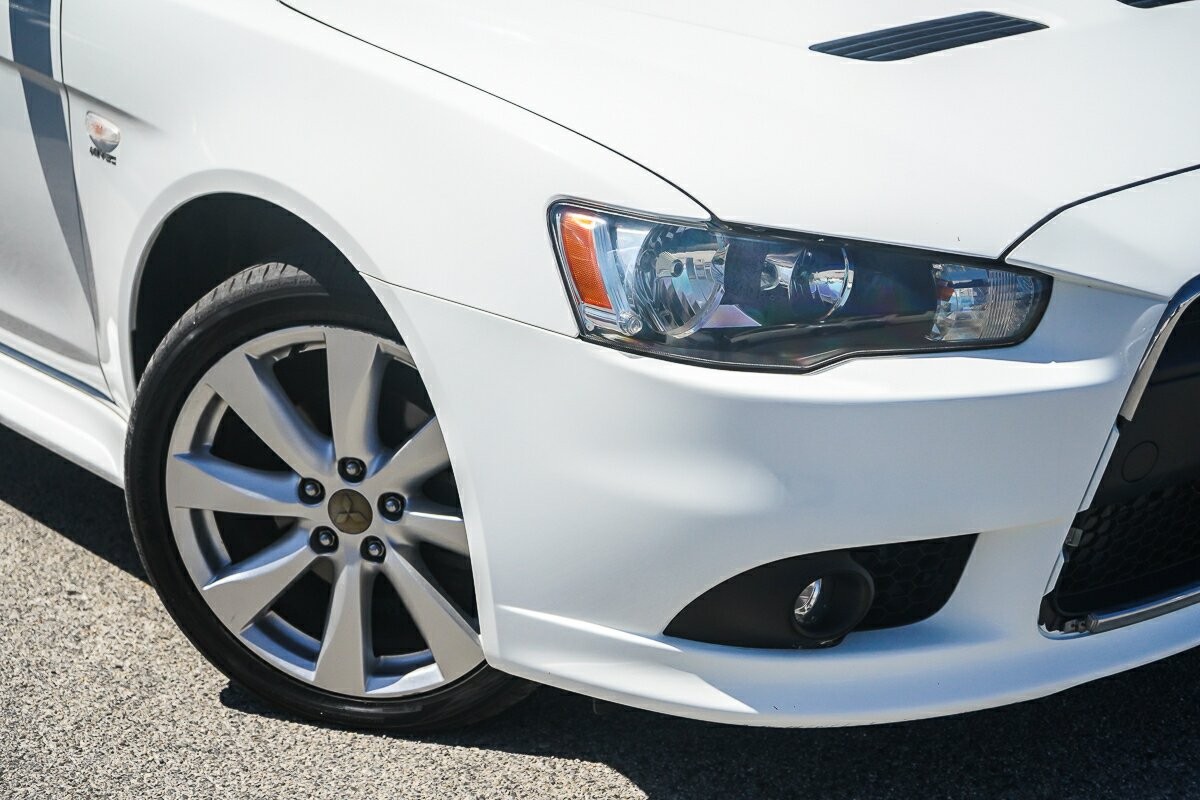 Mitsubishi Lancer image 2