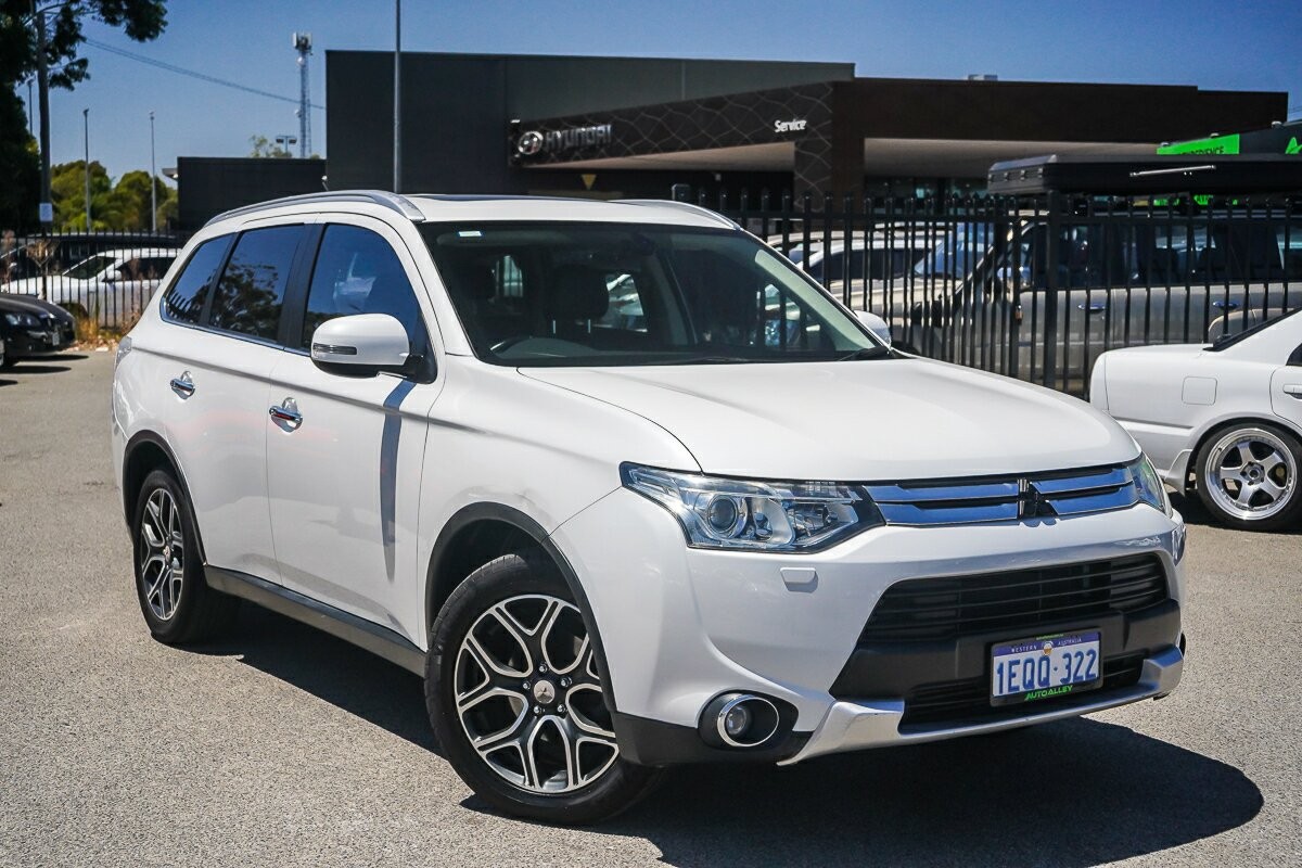 Mitsubishi Outlander image 1