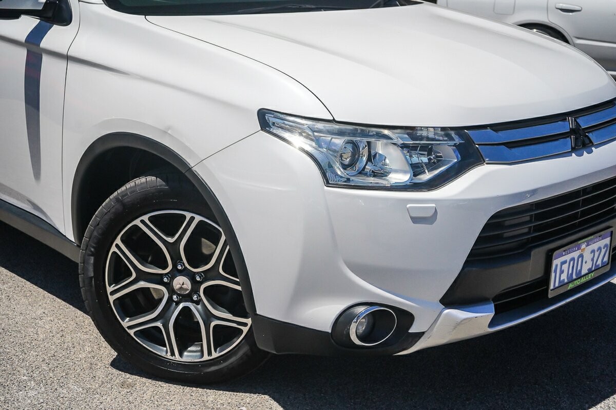 Mitsubishi Outlander image 2