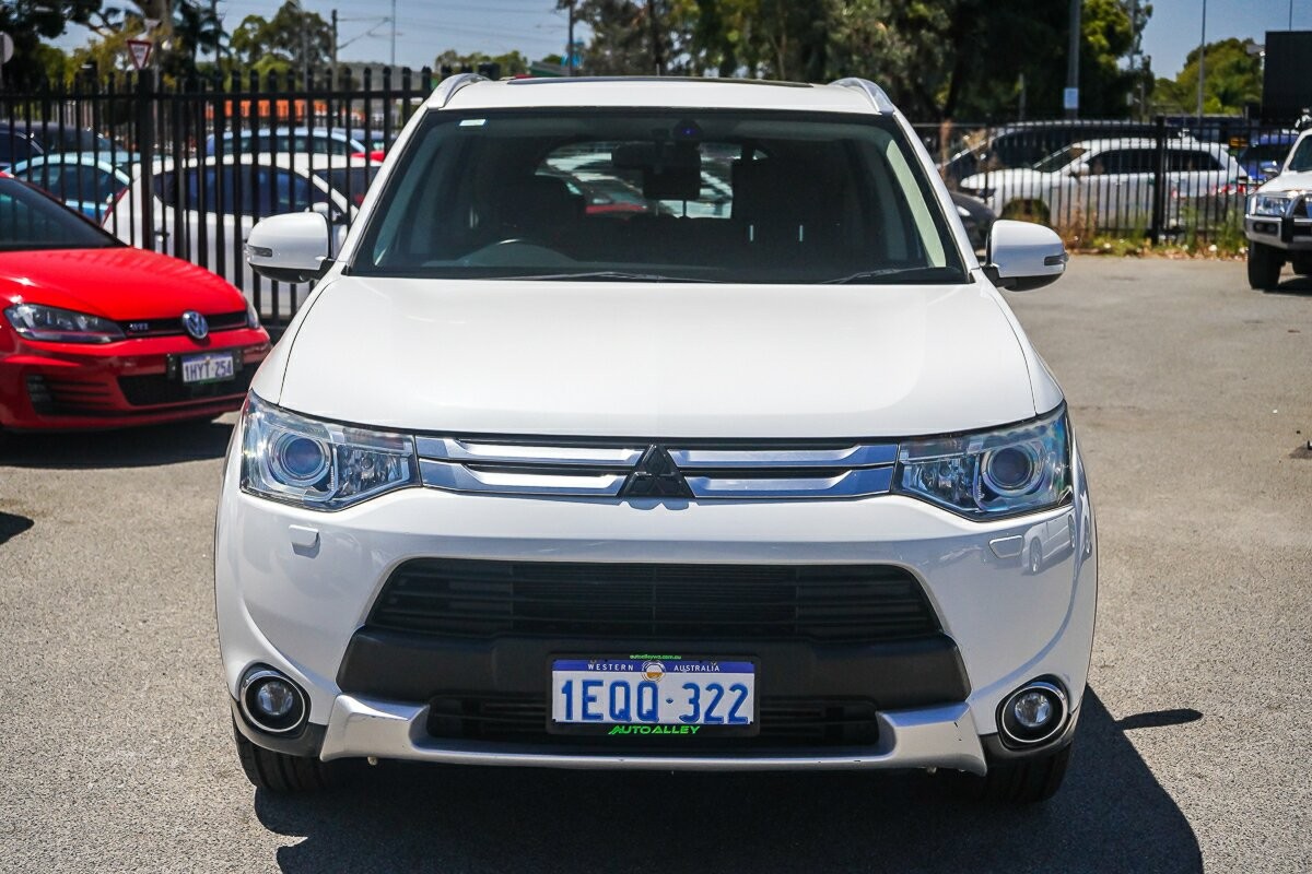 Mitsubishi Outlander image 3