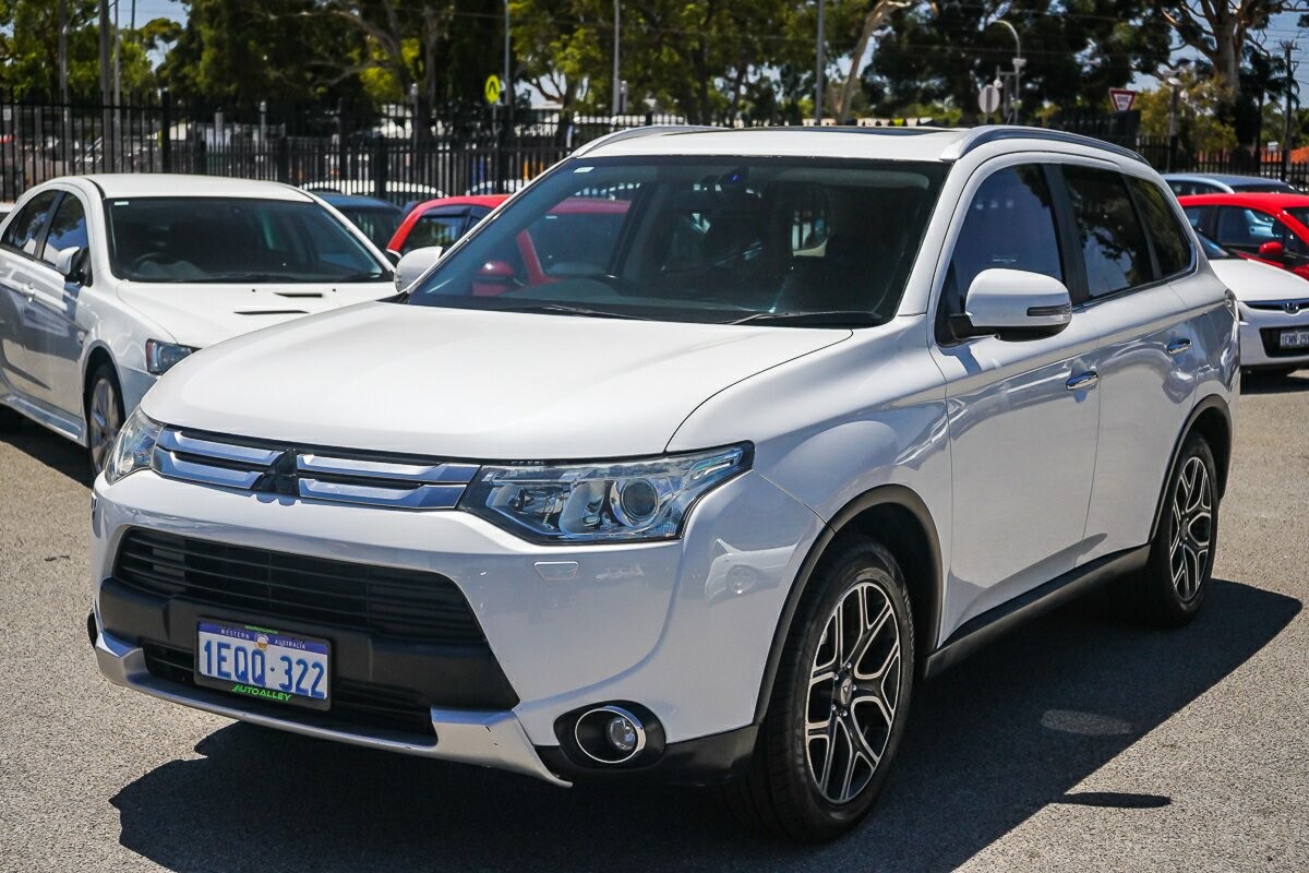 Mitsubishi Outlander image 4