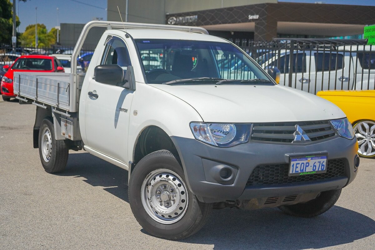 Mitsubishi Triton image 1