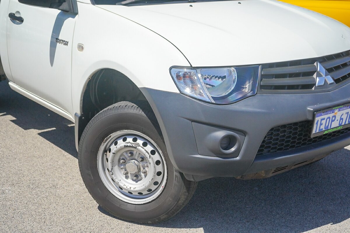 Mitsubishi Triton image 2