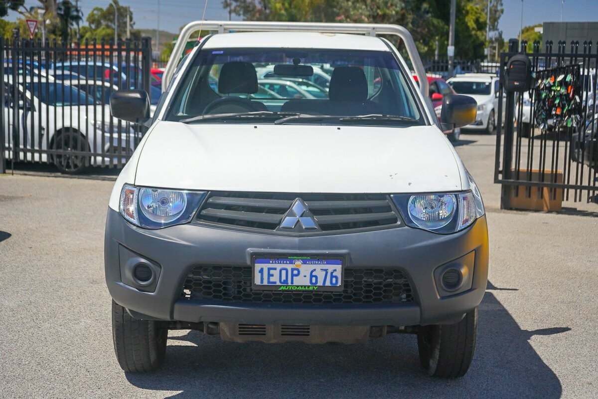 Mitsubishi Triton image 3