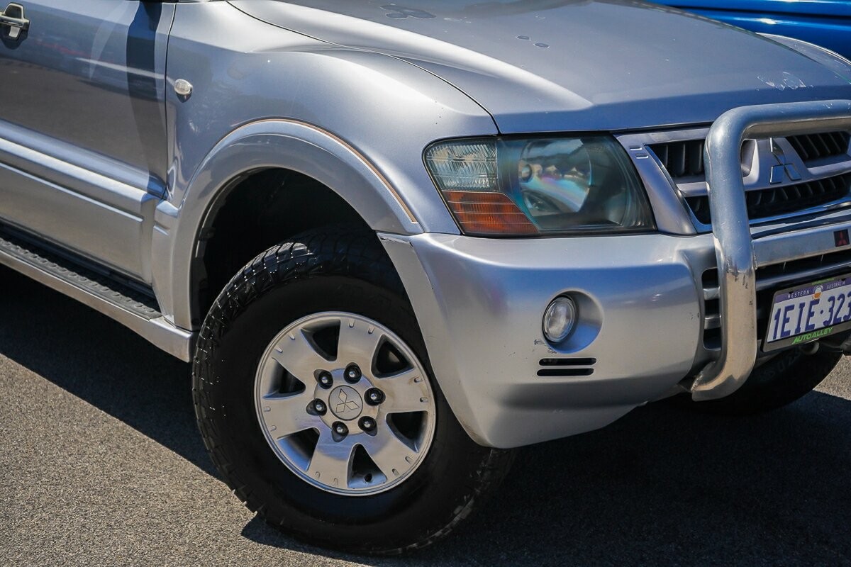 Mitsubishi Pajero image 2