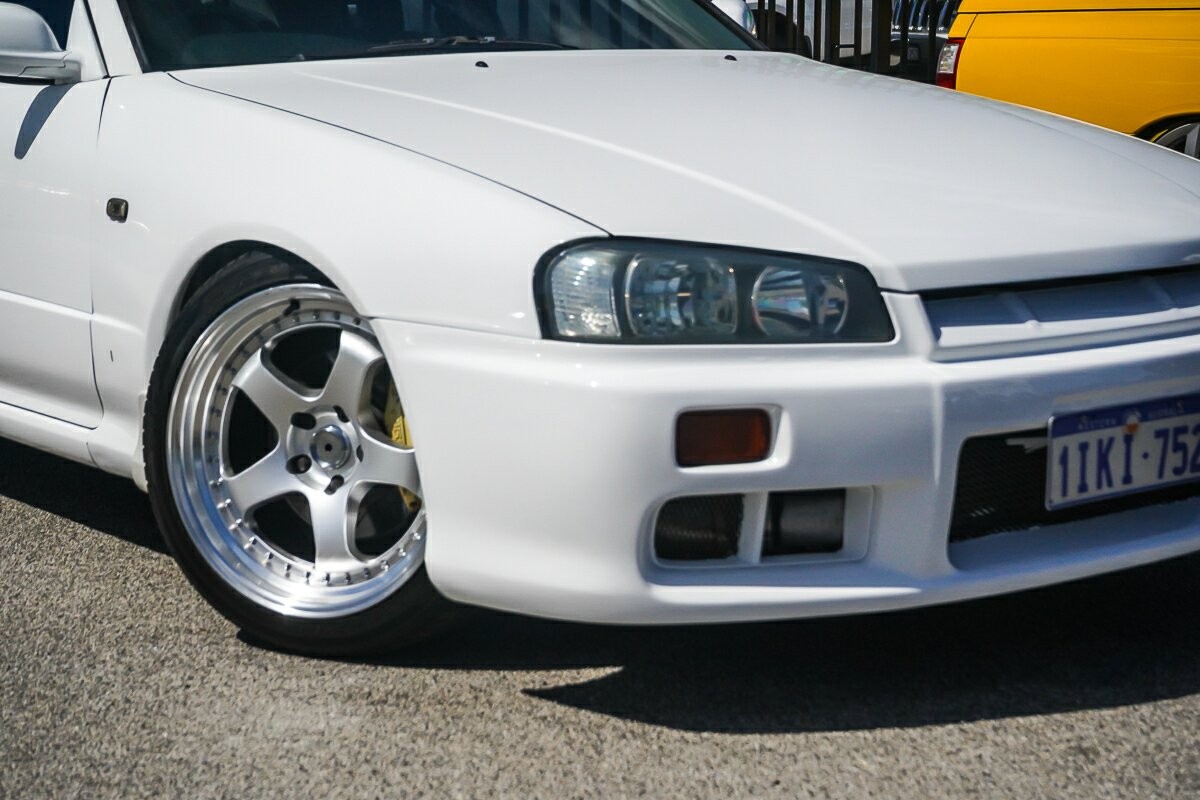 Nissan Skyline image 2