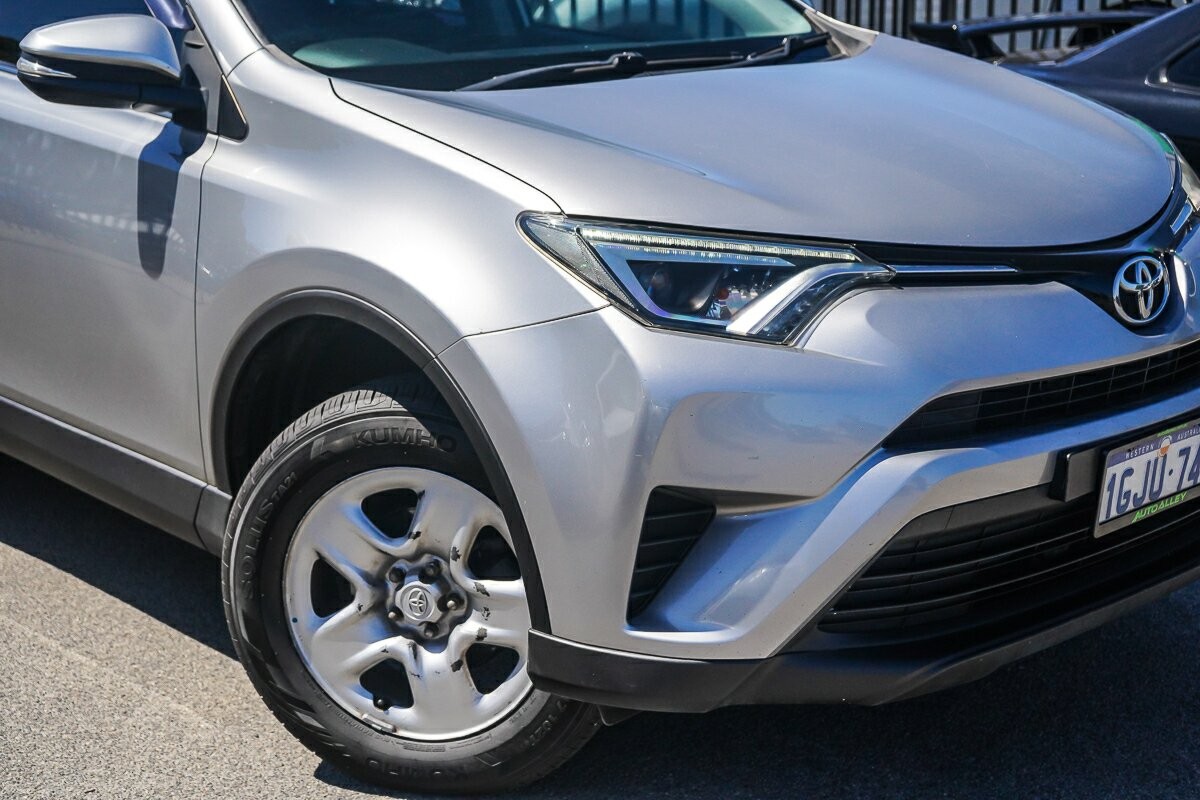 Toyota Rav4 image 2