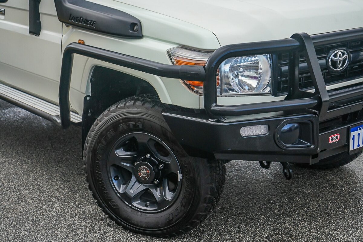 Toyota Landcruiser image 2