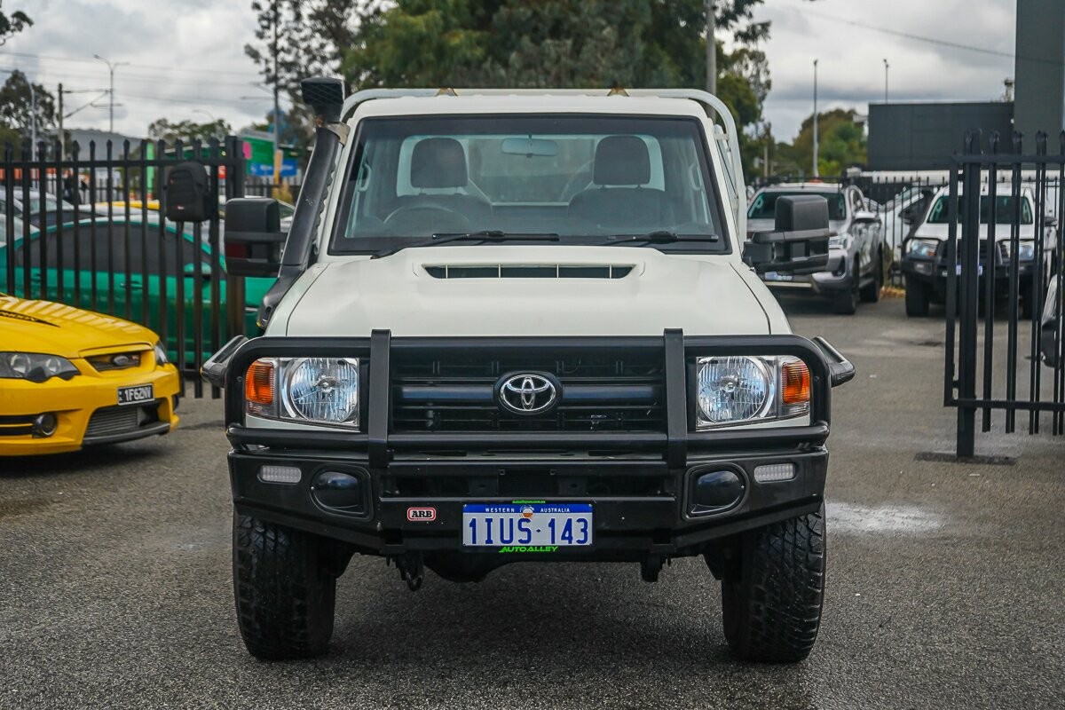 Toyota Landcruiser image 3