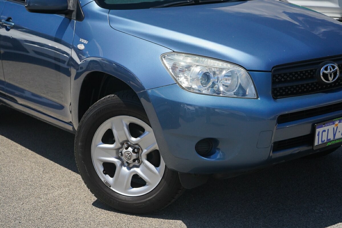 Toyota Rav4 image 2