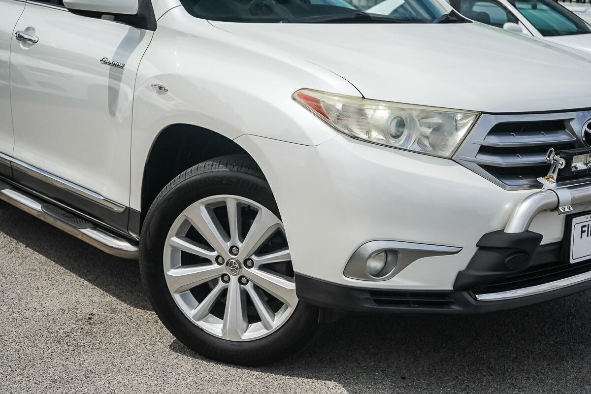 Toyota Kluger image 2